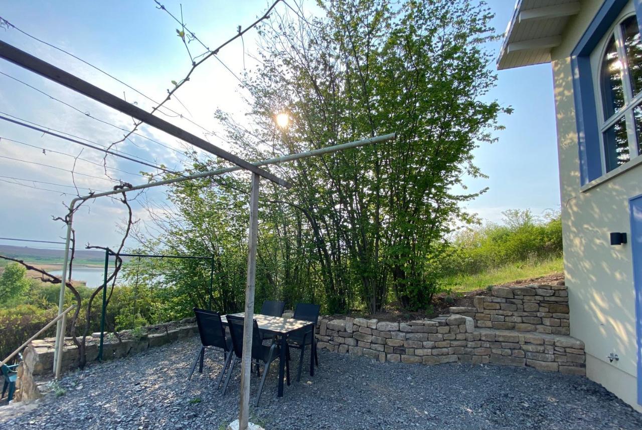 Weinbergshaus Mit Blick Auf'S Wasser Salzatal Bagian luar foto